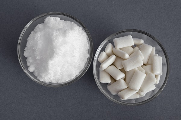 xylitol crystals and xylitol gum